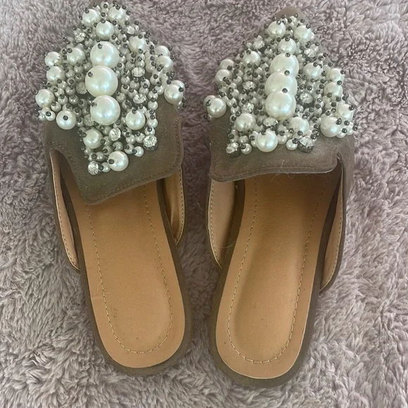 Pearl & Diamond Embellished Slides - Picture 3 of 4